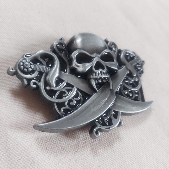 Skull and Swords Belt Buckle - Picture 2 of 4
